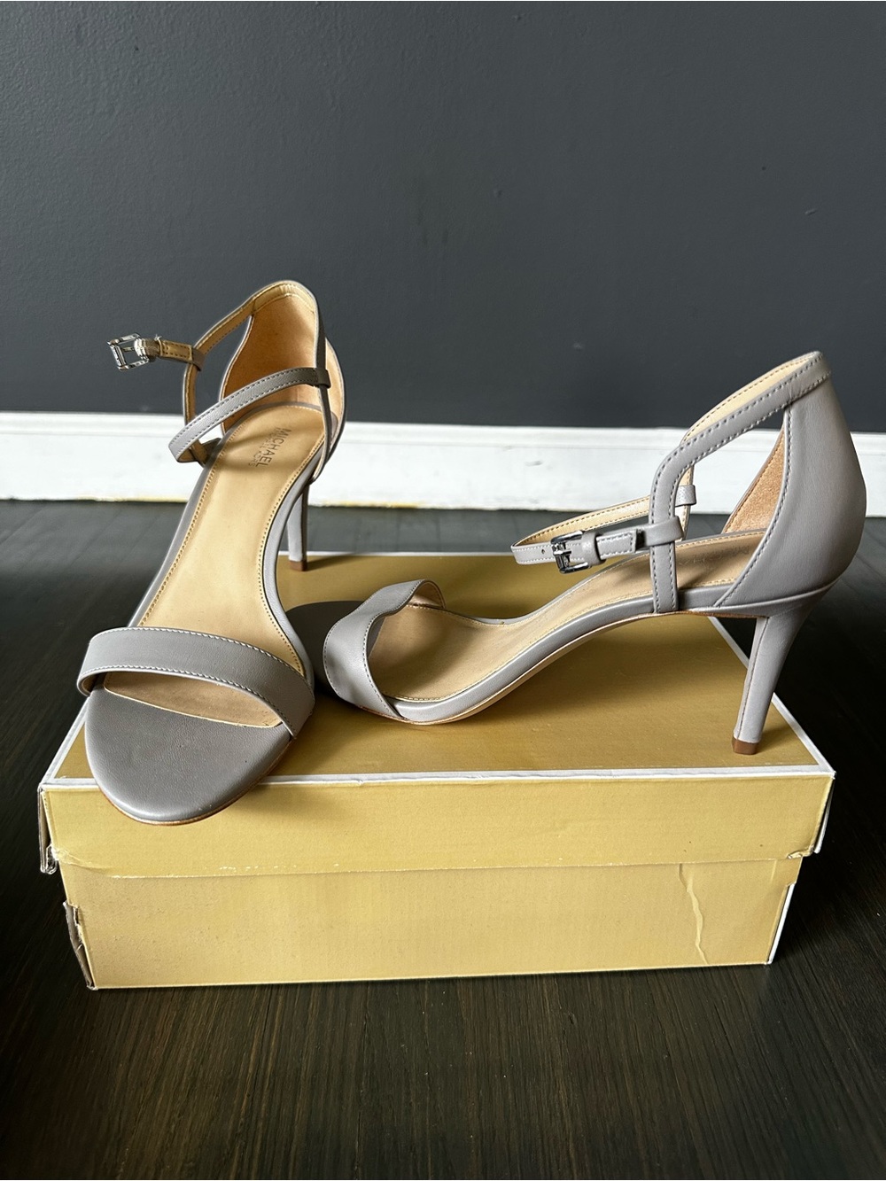 Michael Kors Simone Mid Leather Women's Ankle Strap Dress Sandals Pearl Gray